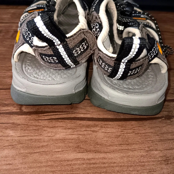 Stylish Women's Outdoor Sandals - Picture 2 of 6